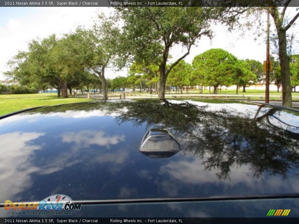 2011 Nissan Altima 3.5 SR Super Black / Charcoal Photo #27