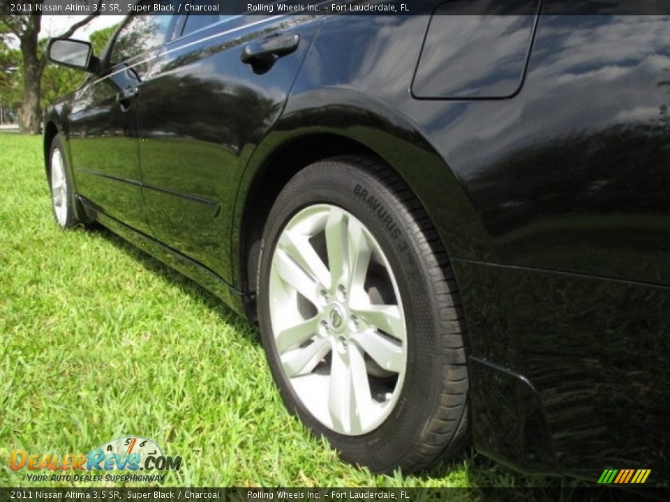 2011 Nissan Altima 3.5 SR Super Black / Charcoal Photo #29