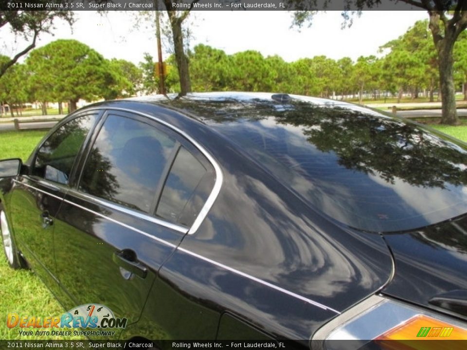 2011 Nissan Altima 3.5 SR Super Black / Charcoal Photo #31