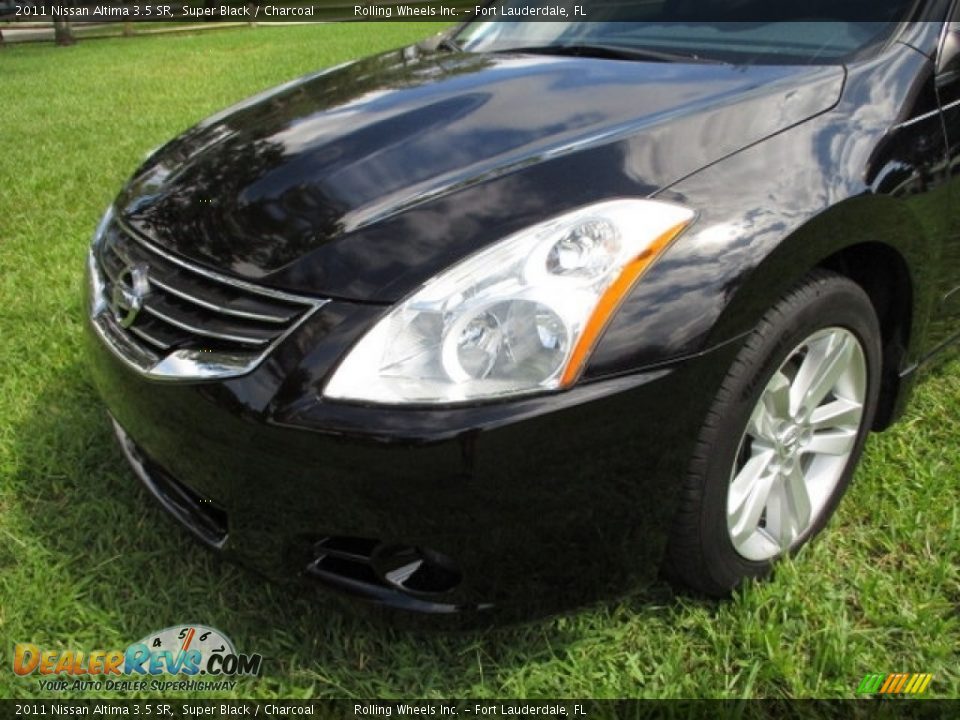 2011 Nissan Altima 3.5 SR Super Black / Charcoal Photo #33