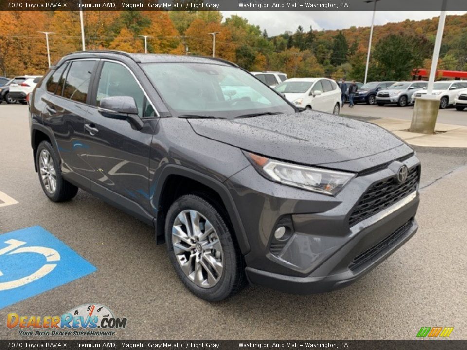 Front 3/4 View of 2020 Toyota RAV4 XLE Premium AWD Photo #1