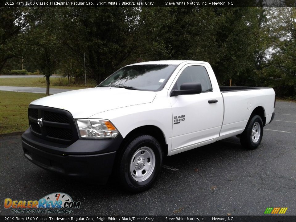 Front 3/4 View of 2019 Ram 1500 Classic Tradesman Regular Cab Photo #2