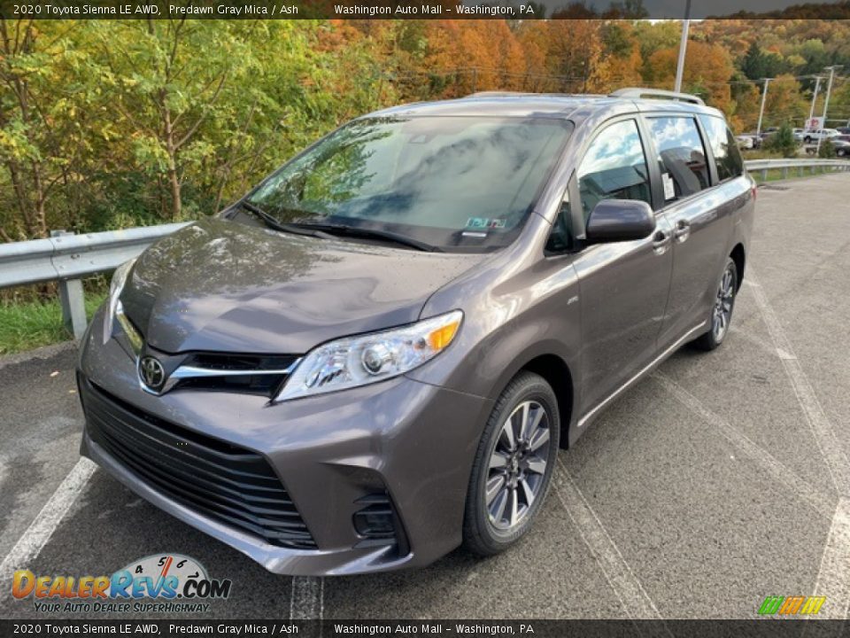 Front 3/4 View of 2020 Toyota Sienna LE AWD Photo #3