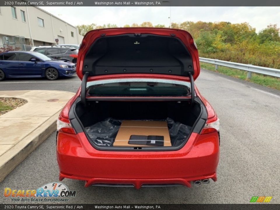 2020 Toyota Camry SE Supersonic Red / Ash Photo #21