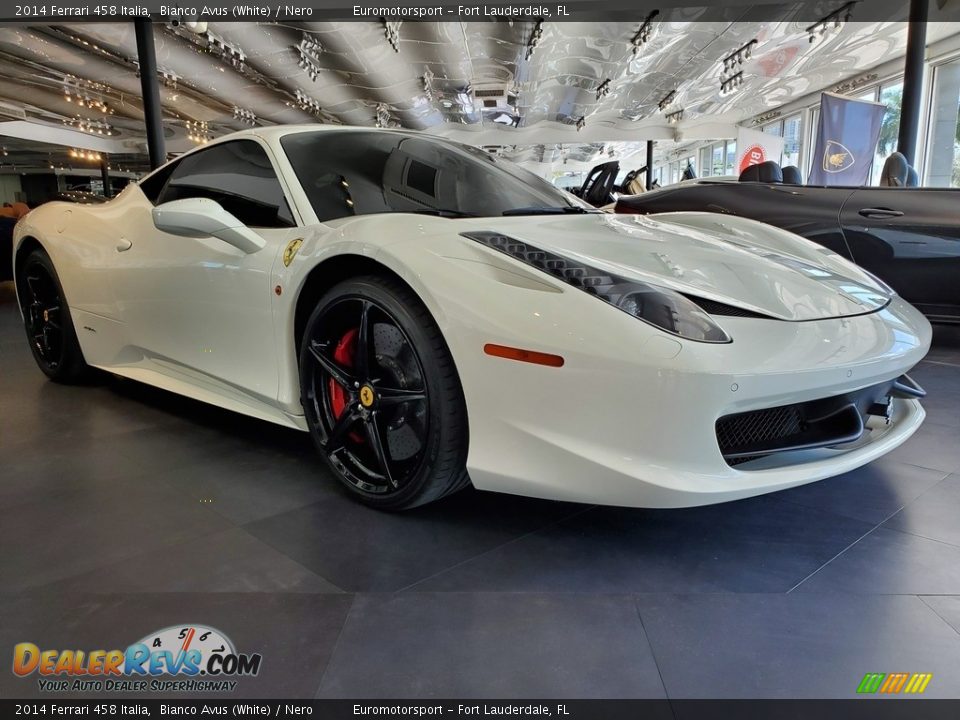 Front 3/4 View of 2014 Ferrari 458 Italia Photo #1