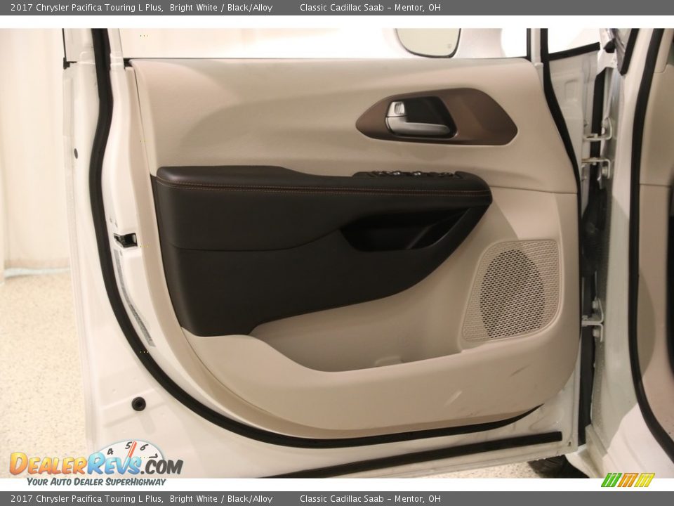 2017 Chrysler Pacifica Touring L Plus Bright White / Black/Alloy Photo #4