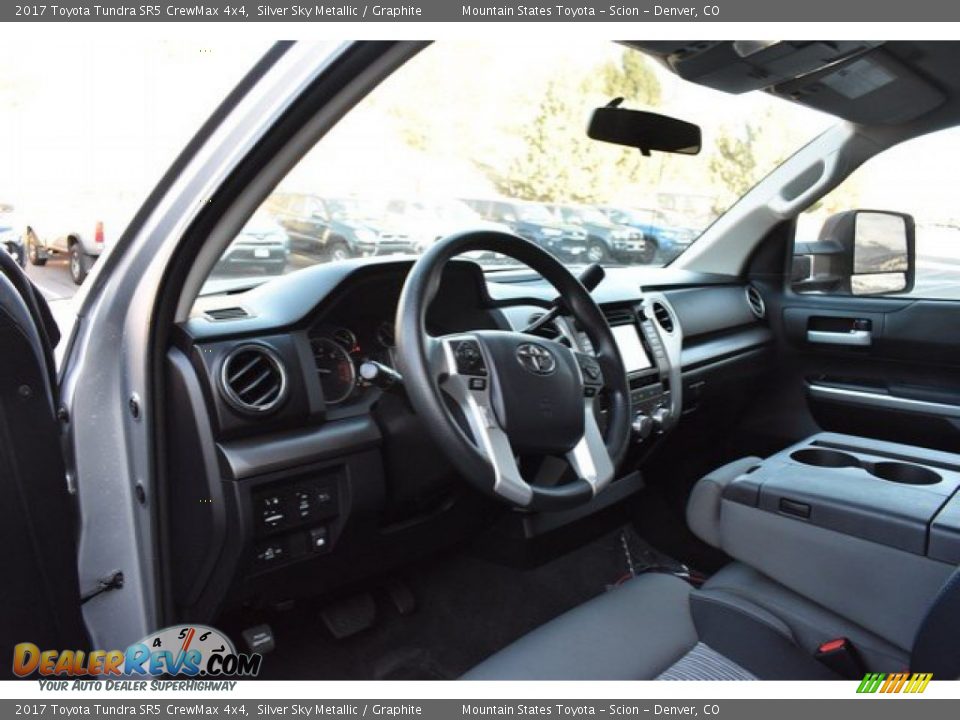 2017 Toyota Tundra SR5 CrewMax 4x4 Silver Sky Metallic / Graphite Photo #10