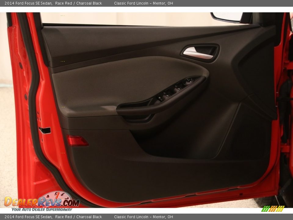 2014 Ford Focus SE Sedan Race Red / Charcoal Black Photo #4