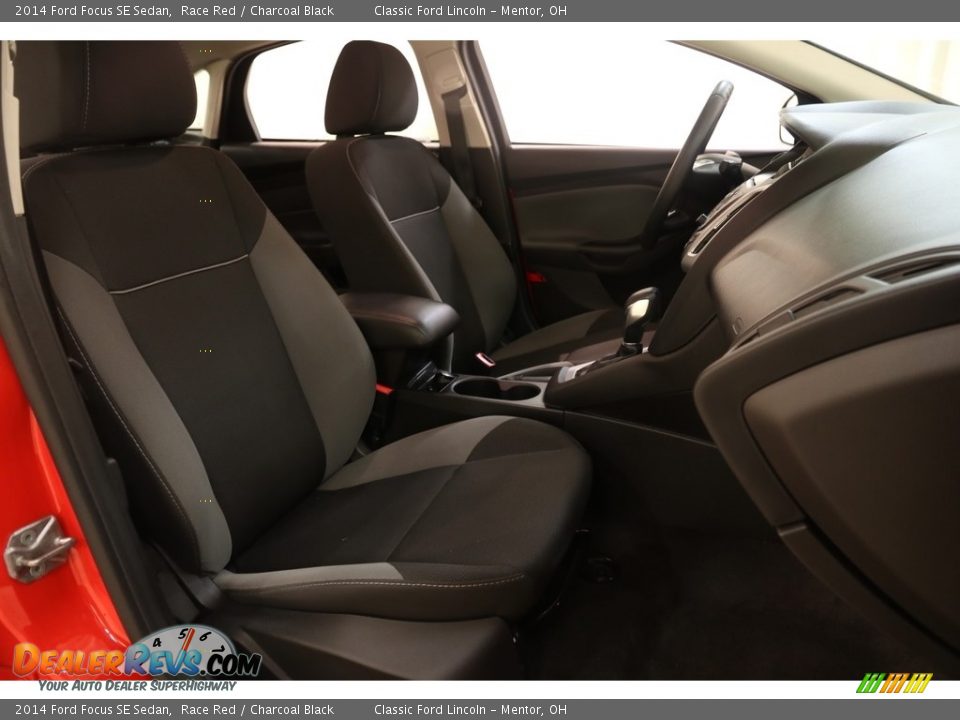 2014 Ford Focus SE Sedan Race Red / Charcoal Black Photo #13