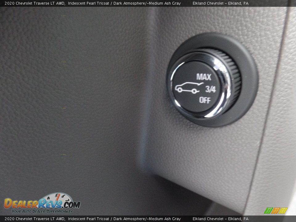2020 Chevrolet Traverse LT AWD Iridescent Pearl Tricoat / Dark Atmosphere/­Medium Ash Gray Photo #26