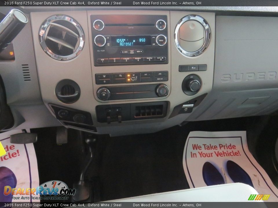 2016 Ford F250 Super Duty XLT Crew Cab 4x4 Oxford White / Steel Photo #33