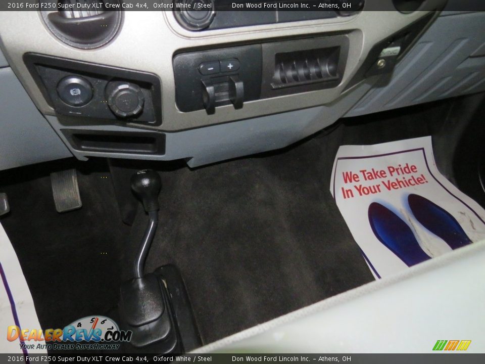2016 Ford F250 Super Duty XLT Crew Cab 4x4 Oxford White / Steel Photo #34