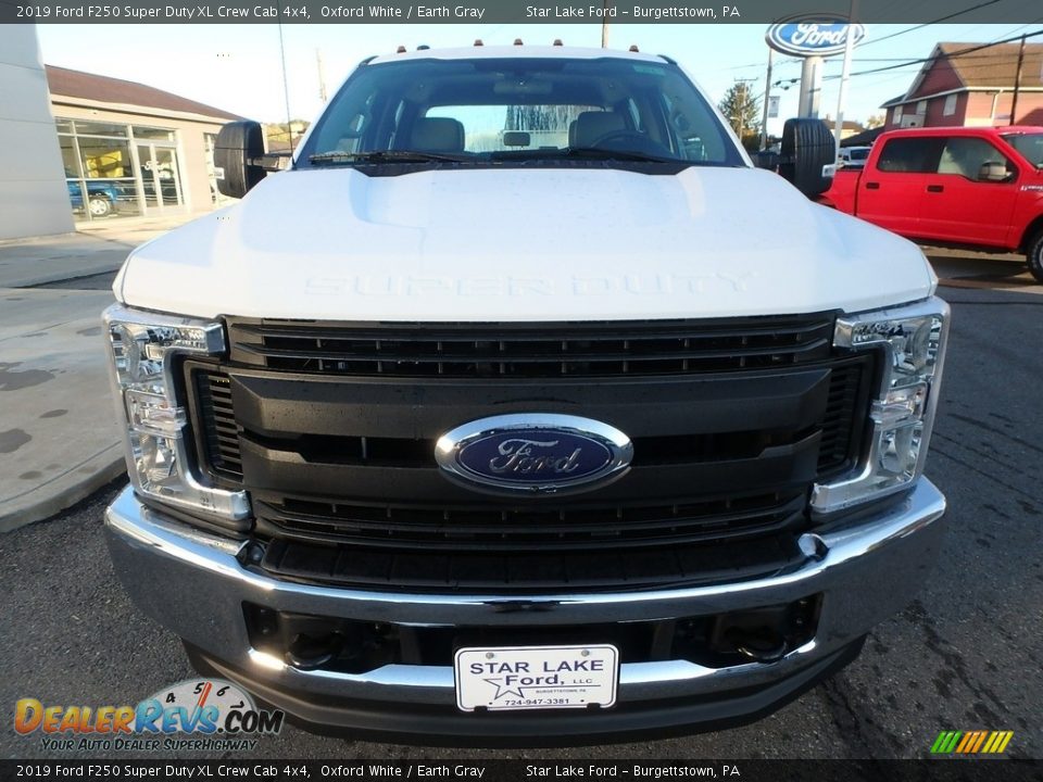 2019 Ford F250 Super Duty XL Crew Cab 4x4 Oxford White / Earth Gray Photo #2