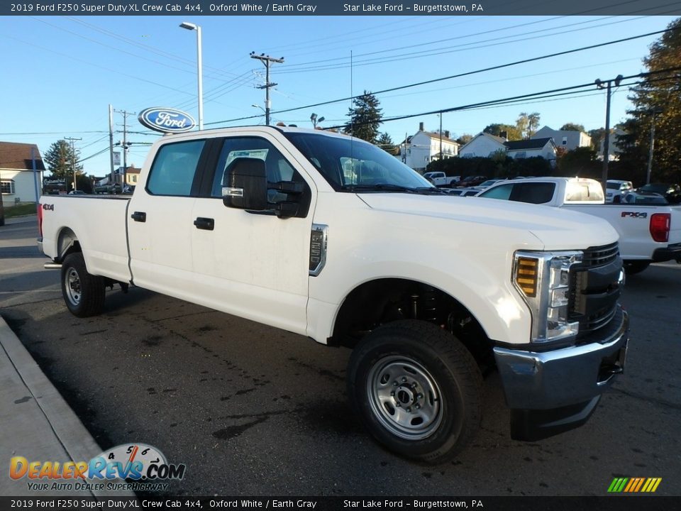 2019 Ford F250 Super Duty XL Crew Cab 4x4 Oxford White / Earth Gray Photo #3