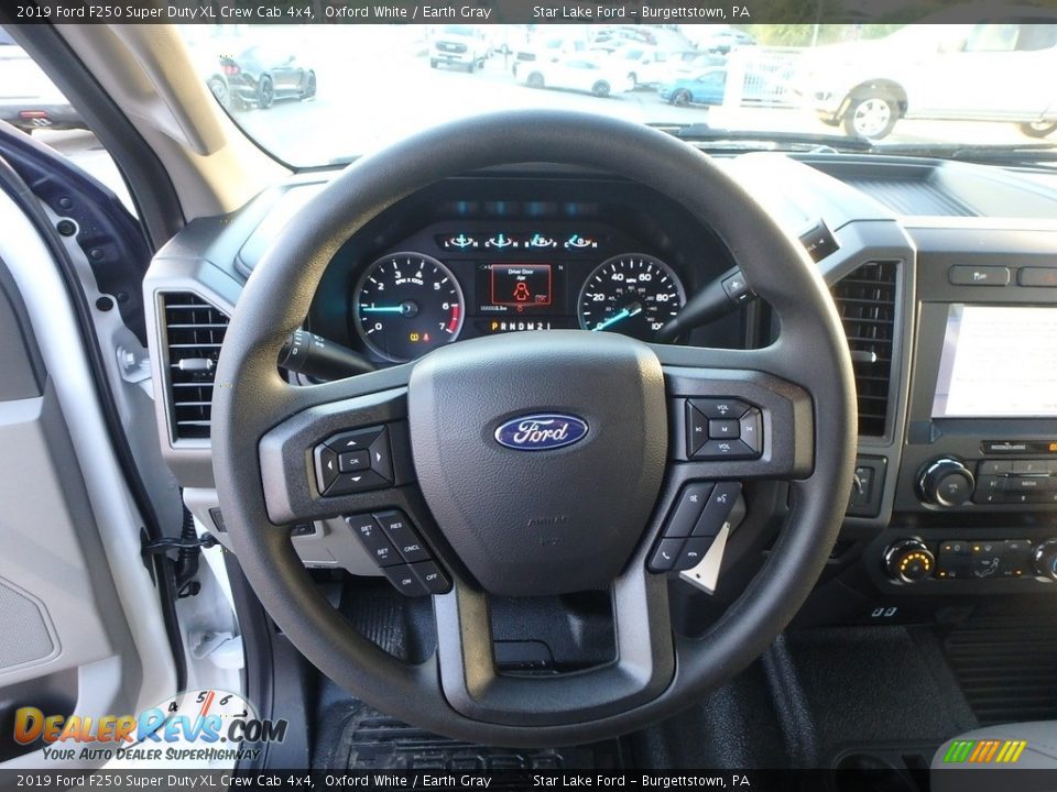 2019 Ford F250 Super Duty XL Crew Cab 4x4 Oxford White / Earth Gray Photo #16