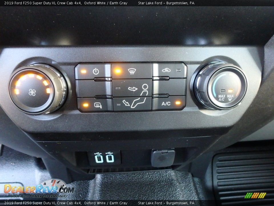 2019 Ford F250 Super Duty XL Crew Cab 4x4 Oxford White / Earth Gray Photo #20
