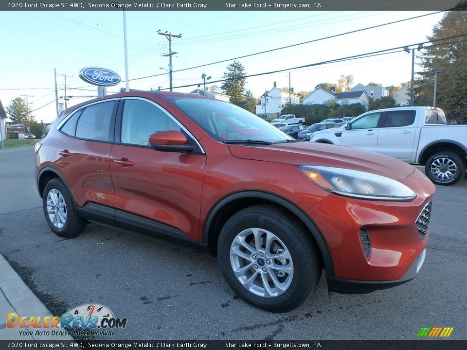 Front 3/4 View of 2020 Ford Escape SE 4WD Photo #3