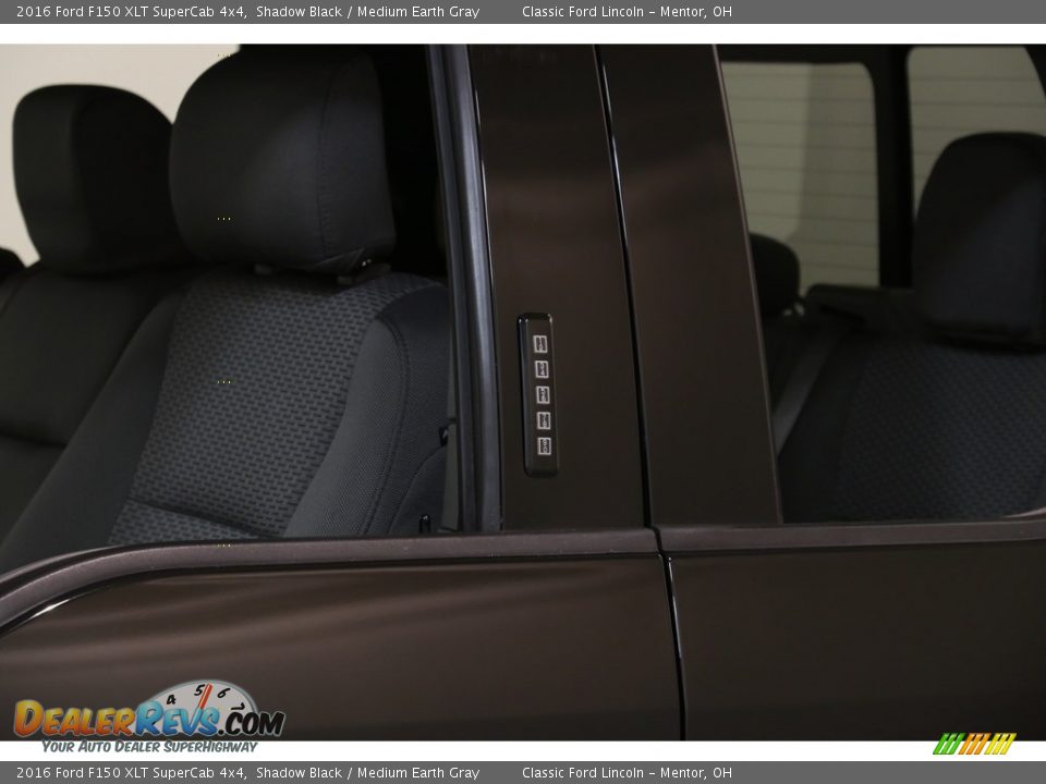 2016 Ford F150 XLT SuperCab 4x4 Shadow Black / Medium Earth Gray Photo #4