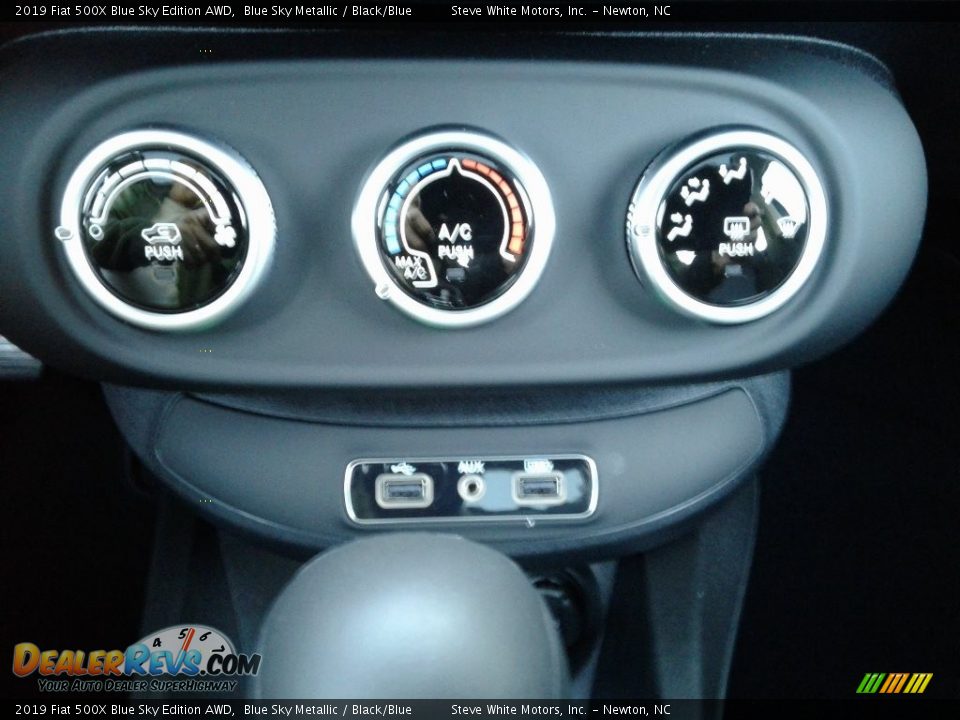 Controls of 2019 Fiat 500X Blue Sky Edition AWD Photo #24
