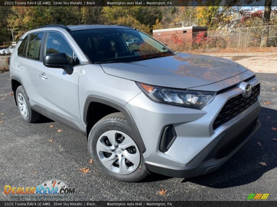Front 3/4 View of 2020 Toyota RAV4 LE AWD Photo #1