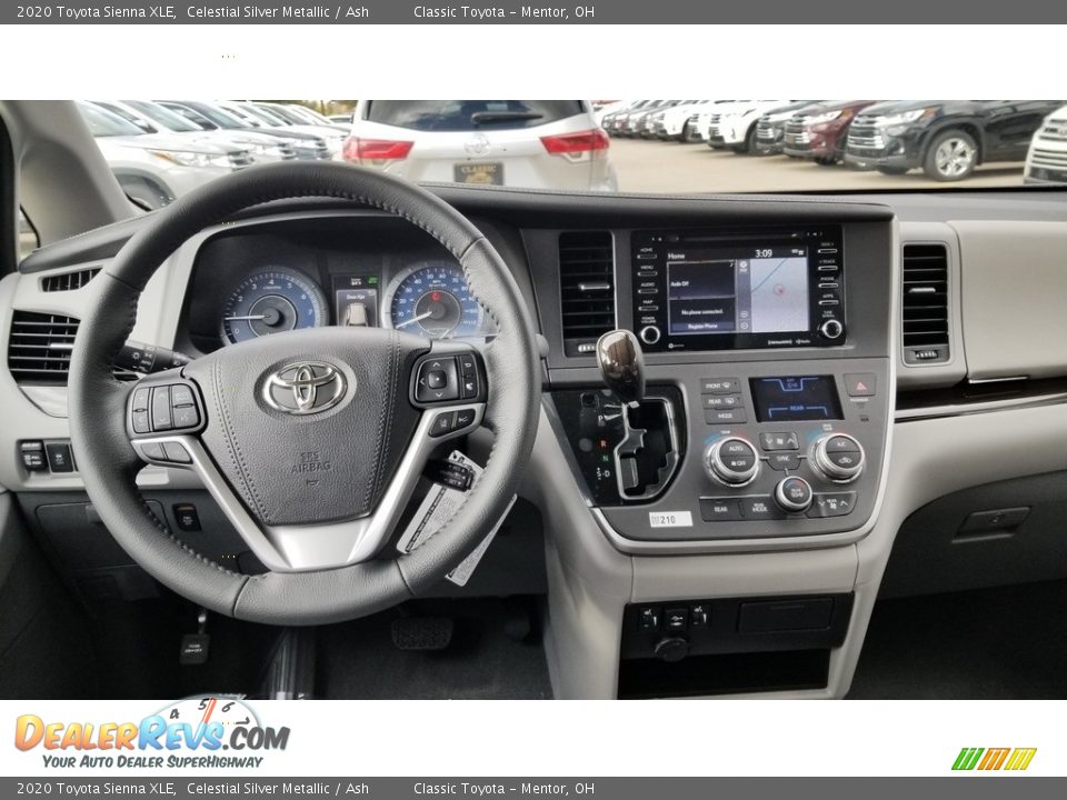 Dashboard of 2020 Toyota Sienna XLE Photo #4