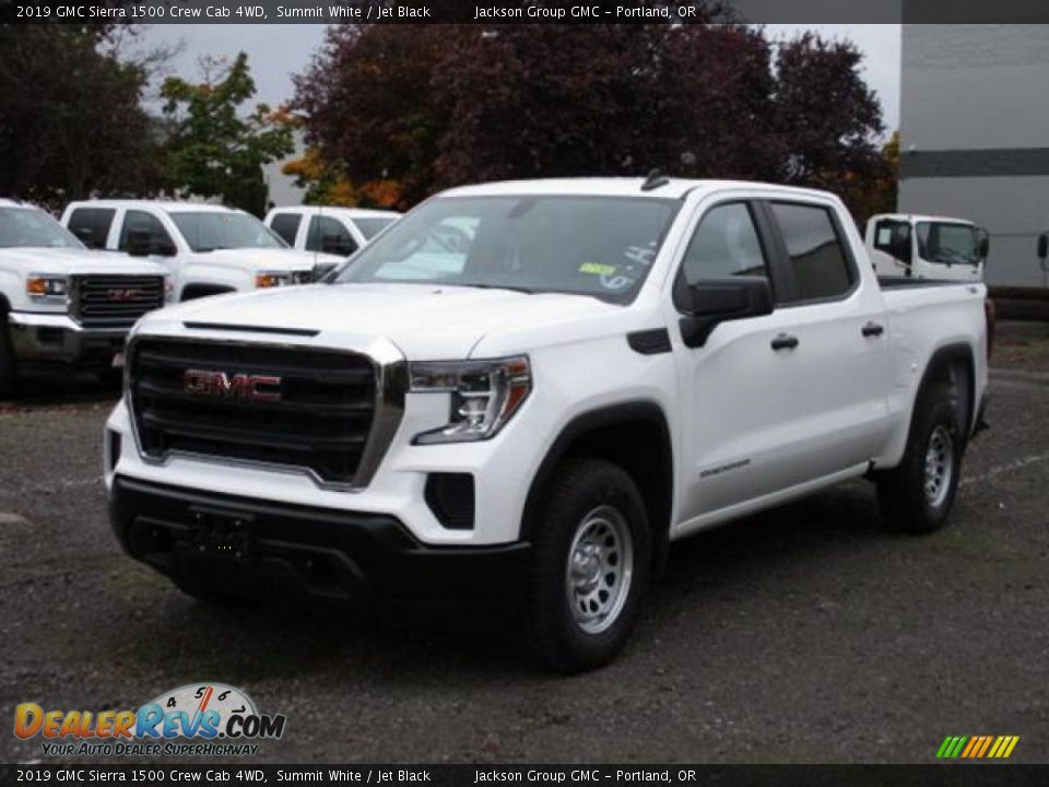 Front 3/4 View of 2019 GMC Sierra 1500 Crew Cab 4WD Photo #1