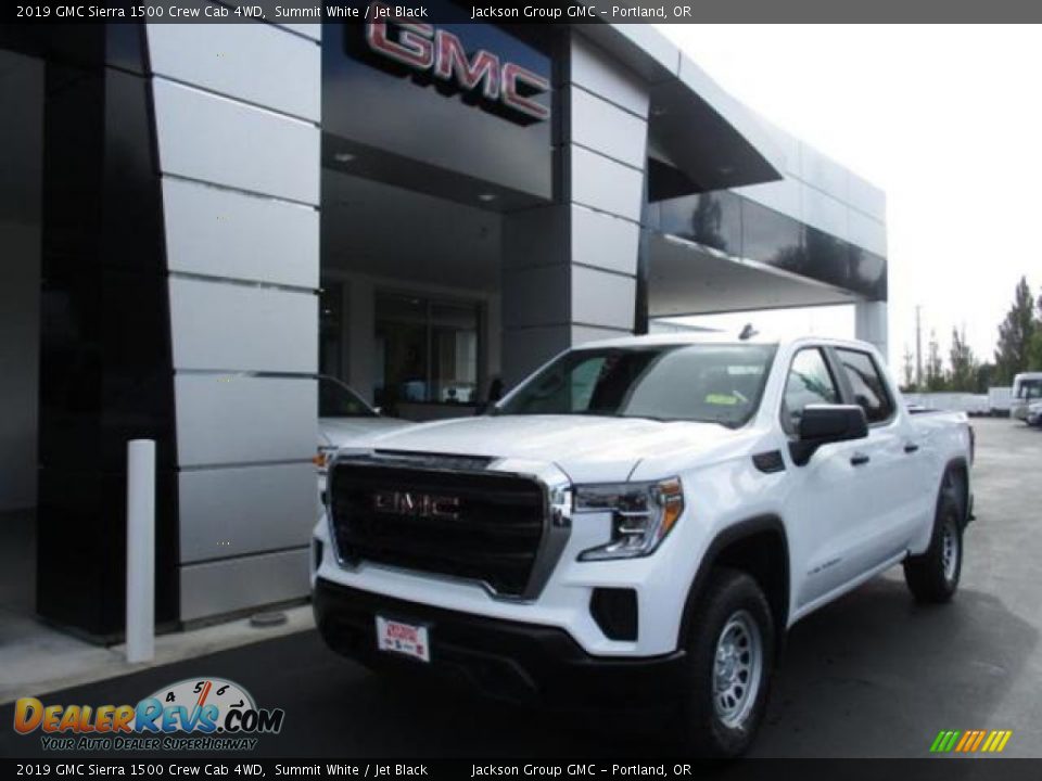 Front 3/4 View of 2019 GMC Sierra 1500 Crew Cab 4WD Photo #1