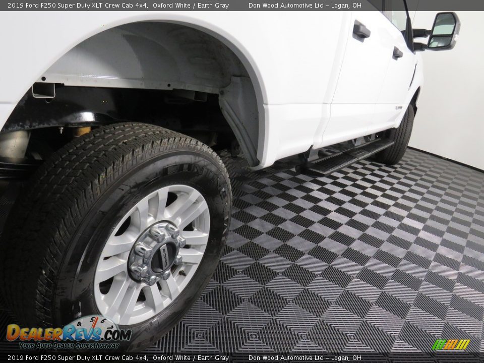 2019 Ford F250 Super Duty XLT Crew Cab 4x4 Oxford White / Earth Gray Photo #15