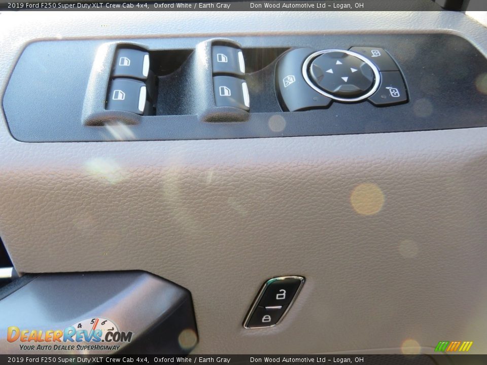 2019 Ford F250 Super Duty XLT Crew Cab 4x4 Oxford White / Earth Gray Photo #17