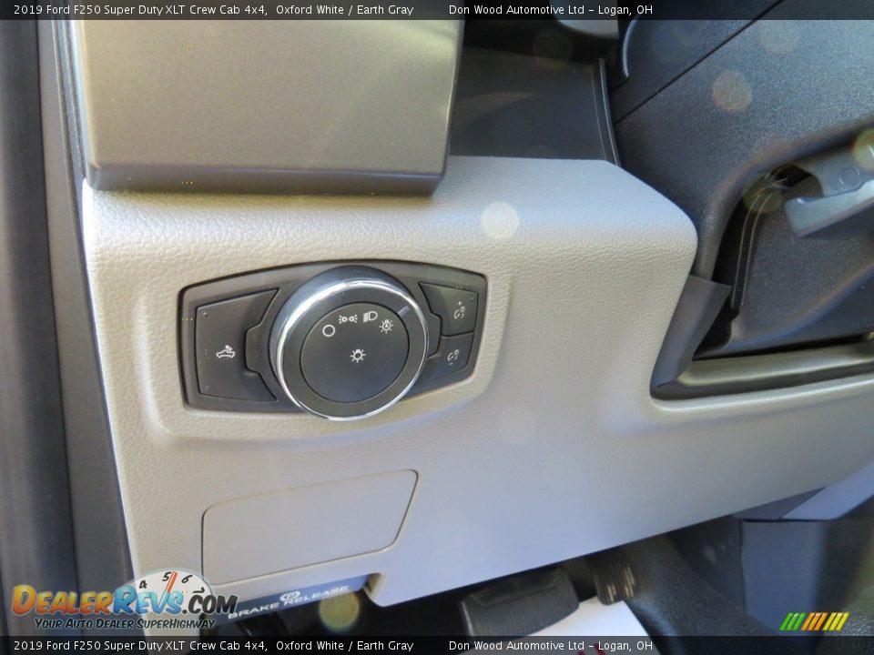 2019 Ford F250 Super Duty XLT Crew Cab 4x4 Oxford White / Earth Gray Photo #18
