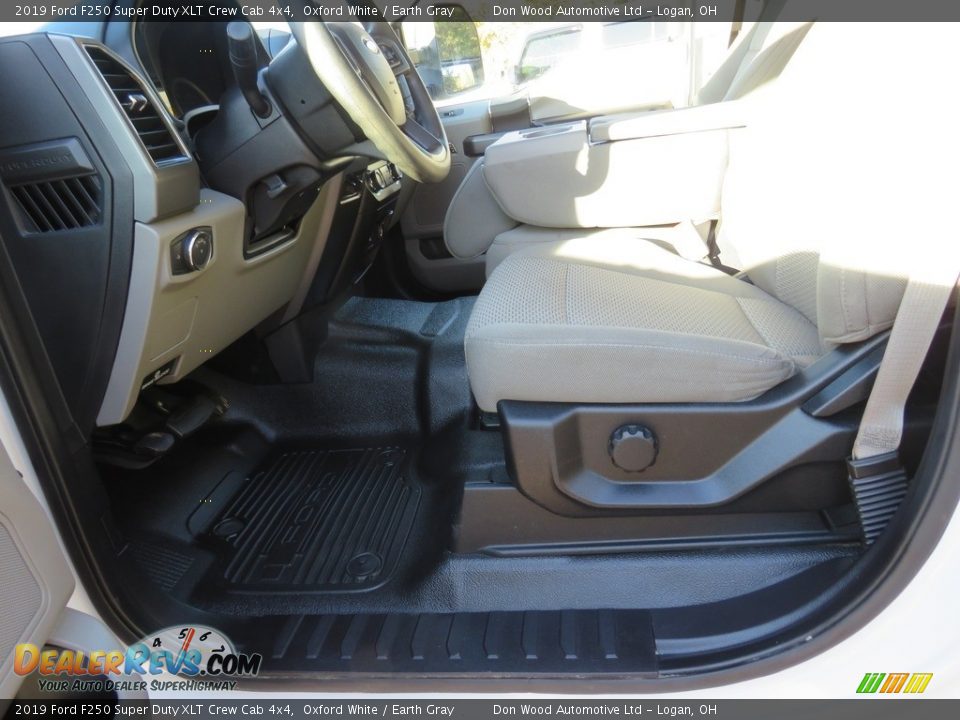 2019 Ford F250 Super Duty XLT Crew Cab 4x4 Oxford White / Earth Gray Photo #19