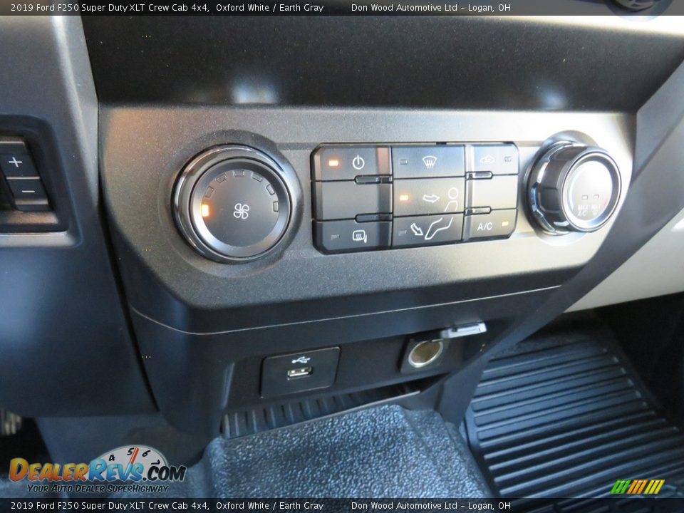 2019 Ford F250 Super Duty XLT Crew Cab 4x4 Oxford White / Earth Gray Photo #27