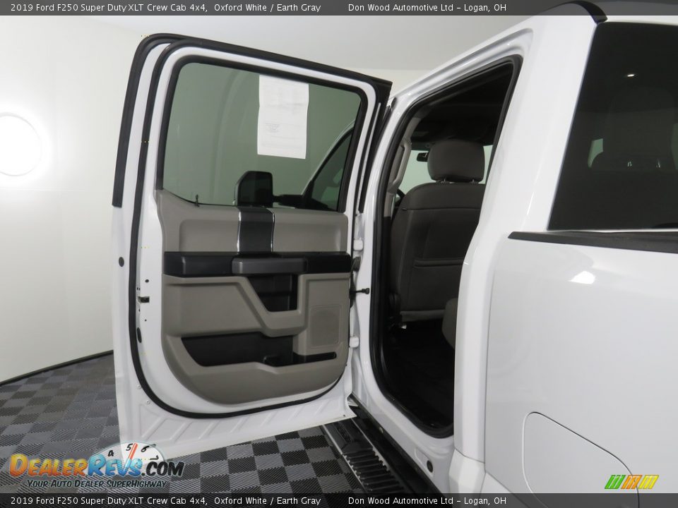 2019 Ford F250 Super Duty XLT Crew Cab 4x4 Oxford White / Earth Gray Photo #30