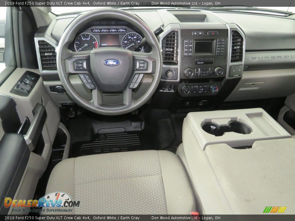 2019 Ford F250 Super Duty XLT Crew Cab 4x4 Oxford White / Earth Gray Photo #33