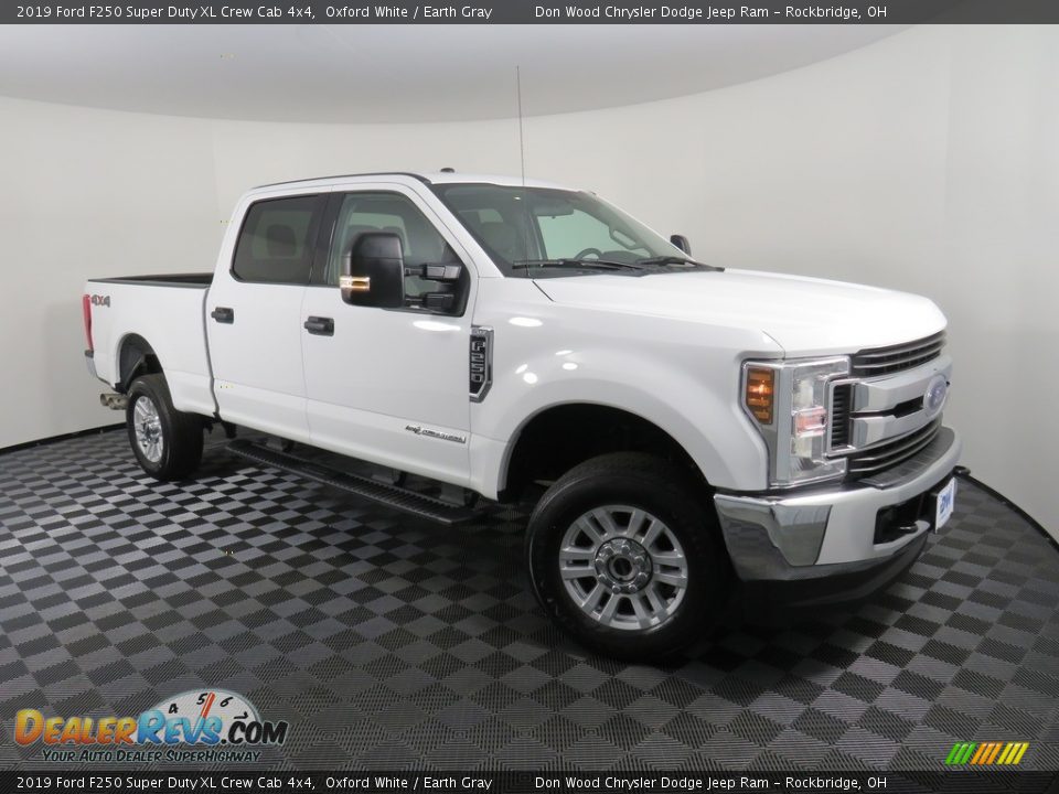 2019 Ford F250 Super Duty XL Crew Cab 4x4 Oxford White / Earth Gray Photo #3