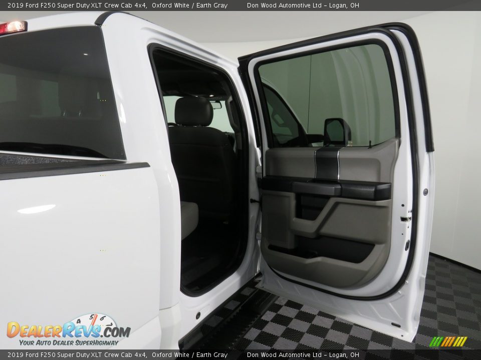 2019 Ford F250 Super Duty XLT Crew Cab 4x4 Oxford White / Earth Gray Photo #34