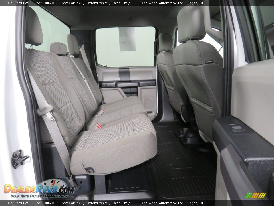 2019 Ford F250 Super Duty XLT Crew Cab 4x4 Oxford White / Earth Gray Photo #35
