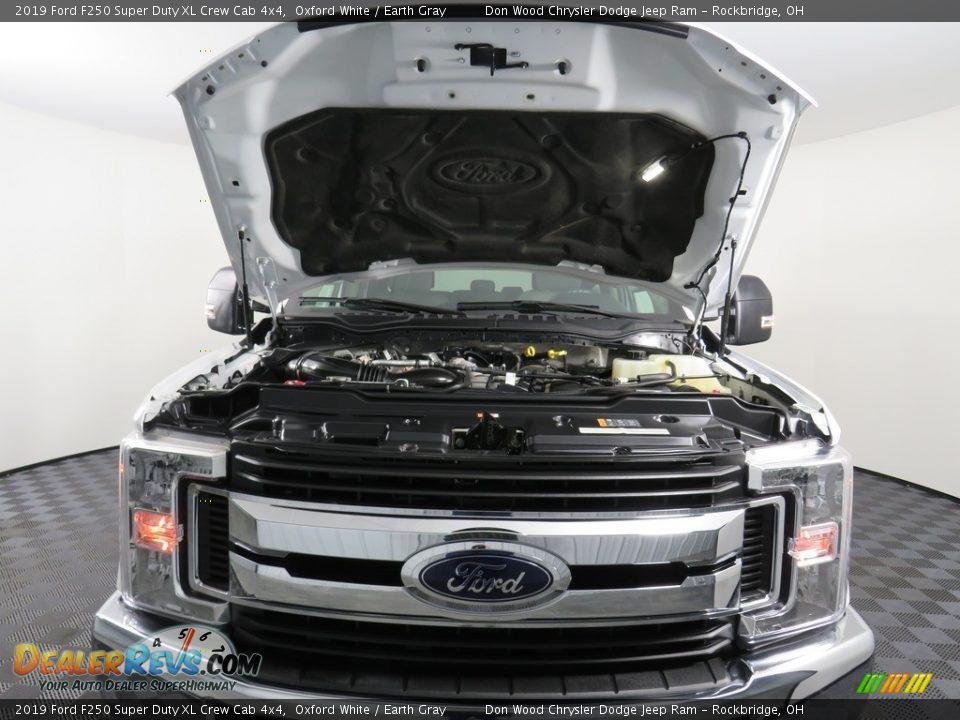 2019 Ford F250 Super Duty XL Crew Cab 4x4 Oxford White / Earth Gray Photo #6