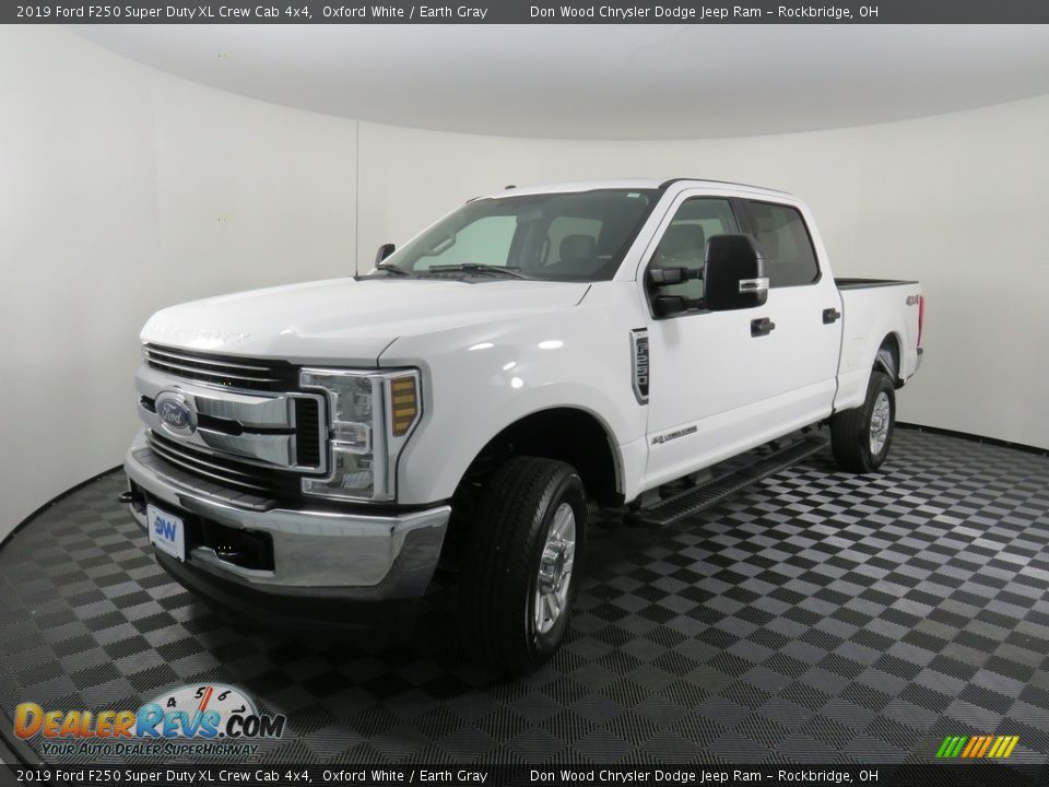 2019 Ford F250 Super Duty XL Crew Cab 4x4 Oxford White / Earth Gray Photo #8