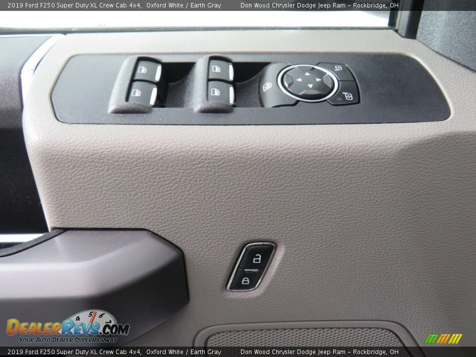 2019 Ford F250 Super Duty XL Crew Cab 4x4 Oxford White / Earth Gray Photo #18