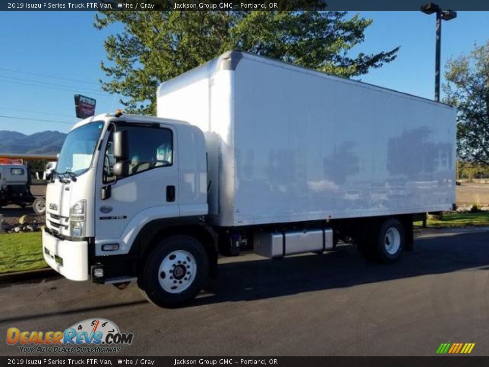 Front 3/4 View of 2019 Isuzu F Series Truck FTR Van Photo #1