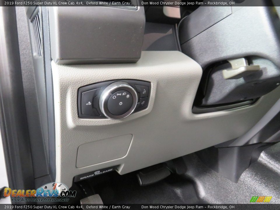 2019 Ford F250 Super Duty XL Crew Cab 4x4 Oxford White / Earth Gray Photo #19