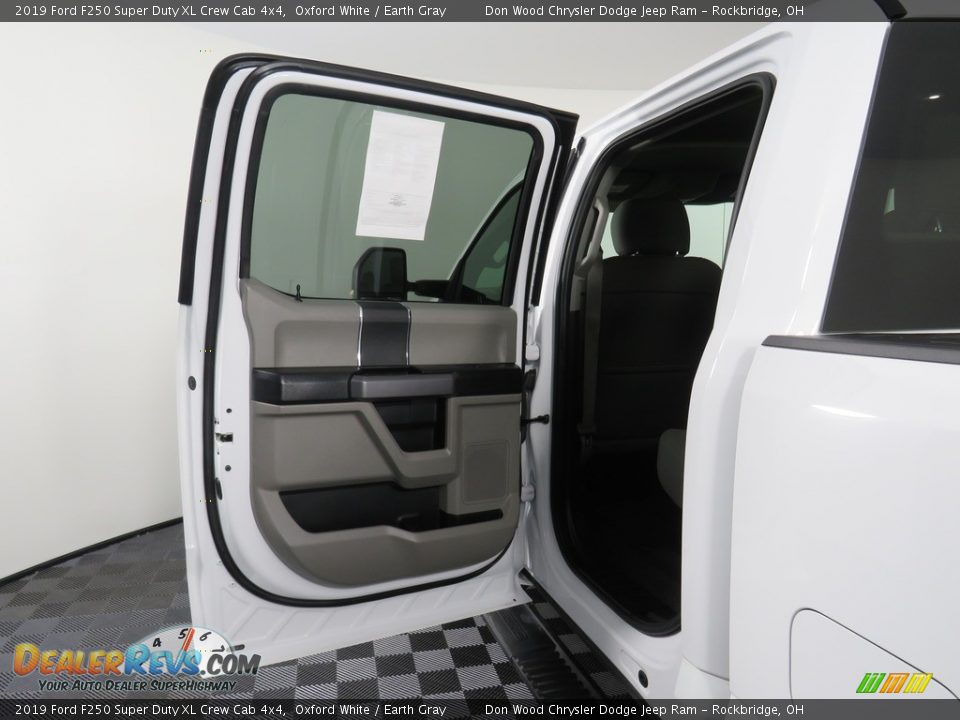2019 Ford F250 Super Duty XL Crew Cab 4x4 Oxford White / Earth Gray Photo #23