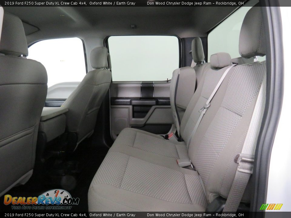 2019 Ford F250 Super Duty XL Crew Cab 4x4 Oxford White / Earth Gray Photo #24