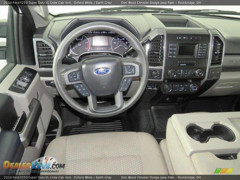 2019 Ford F250 Super Duty XL Crew Cab 4x4 Oxford White / Earth Gray Photo #26