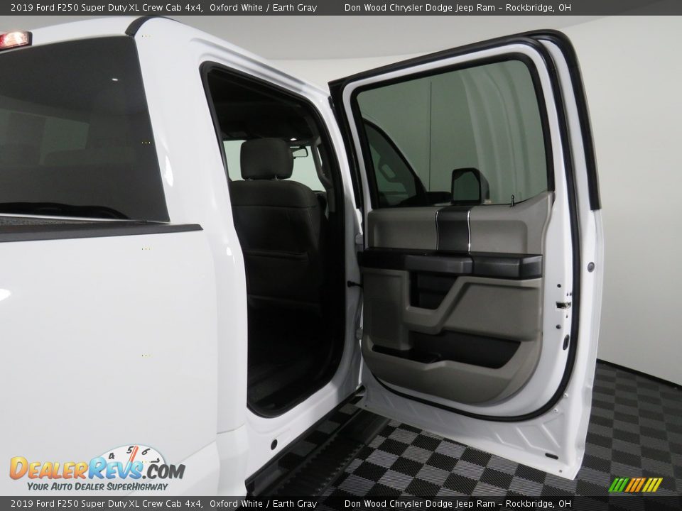 2019 Ford F250 Super Duty XL Crew Cab 4x4 Oxford White / Earth Gray Photo #27