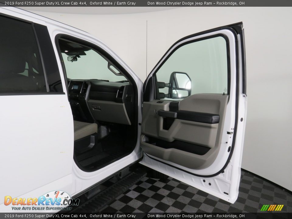2019 Ford F250 Super Duty XL Crew Cab 4x4 Oxford White / Earth Gray Photo #29