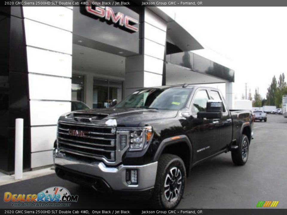 Front 3/4 View of 2020 GMC Sierra 2500HD SLT Double Cab 4WD Photo #1