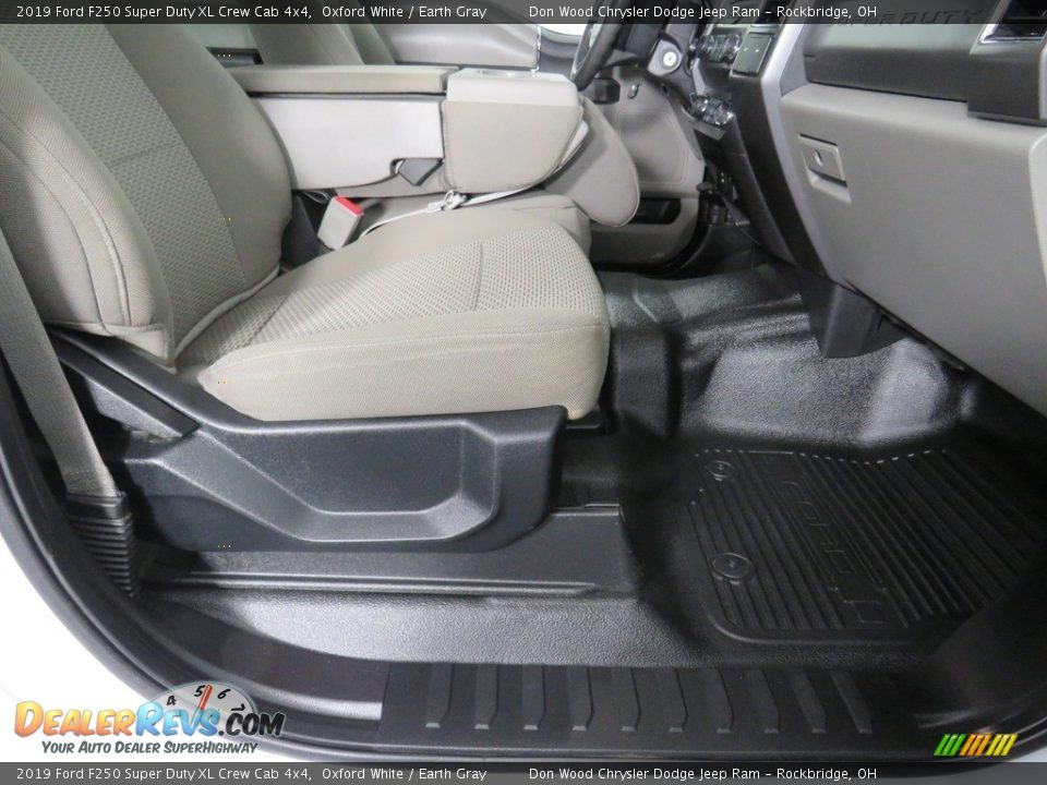 2019 Ford F250 Super Duty XL Crew Cab 4x4 Oxford White / Earth Gray Photo #30