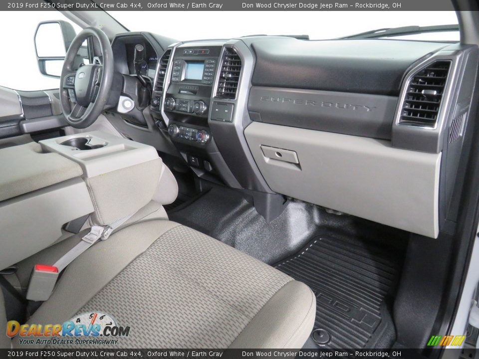 2019 Ford F250 Super Duty XL Crew Cab 4x4 Oxford White / Earth Gray Photo #31